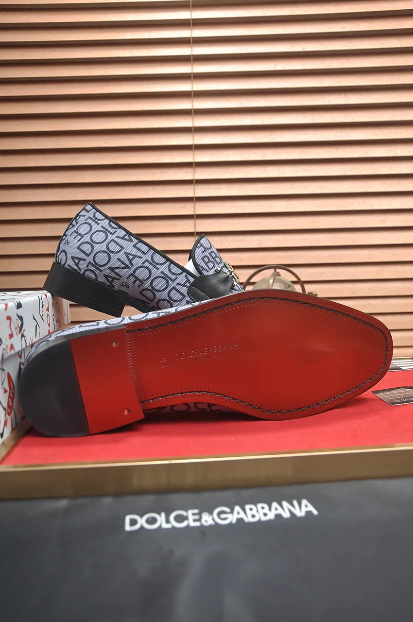 Men's men's shoes 💰500💶🌲 DG top 🔍🔍Men's new leather shoes 🚹 are on sale at the same time at the counter ⚠The uppers are imported cowhide from Italy, the entire imported cowhide lining, imported accessories 💪💪, completely 1⃣️ vs 1⃣️ replica 🇮 🇹💪💪, ⚠Sole: The original sole is specially provided by the original factory, the exclusive movable molded sole is super comfortable, ⚠The original factory follows the order, 🔍🔍high quality, you can enter and exit the counter at will, welcome to compare ⚠Size: 38-44 (45 customized)